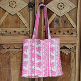 Umhängetasche mit Blockdruck in rosa/weiß