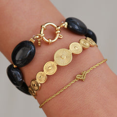 Círculo de brazalete dorado