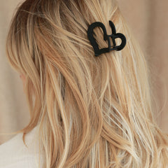Pinza para el pelo mediana corazón negro