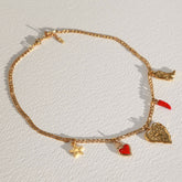 Une chaîne en or pour pimenter le tout