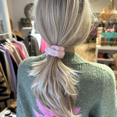 Scrunchie gestrickt rosa meliert