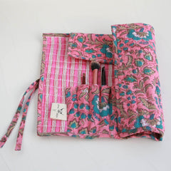 Make-up brush roll pink