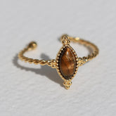 Goldring mit gedrehtem Tigerauge