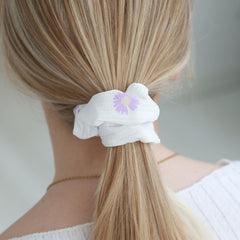 Scrunchie Blume weiß/lila