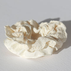 Scrunchie Broderie Satin Creme