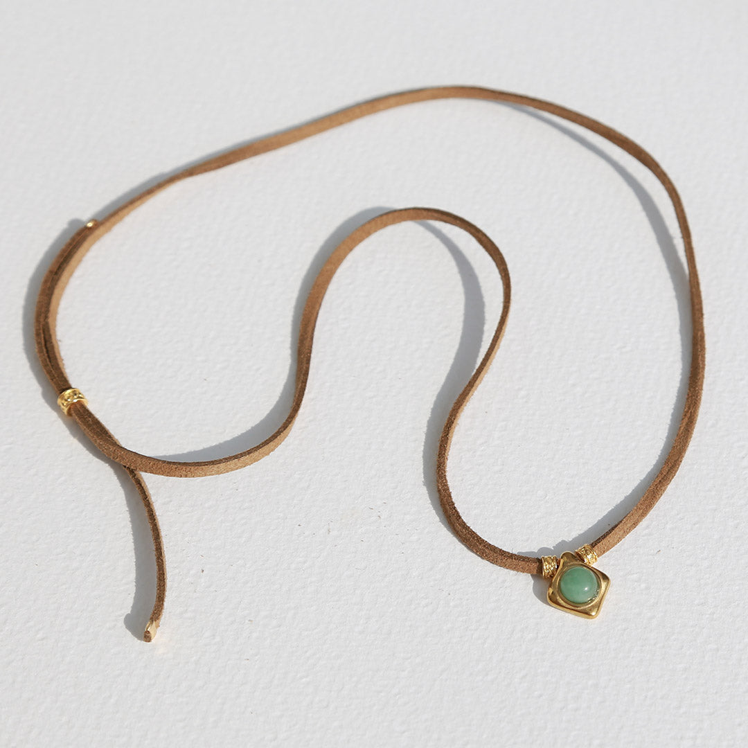 Wildleder-Choker Jade