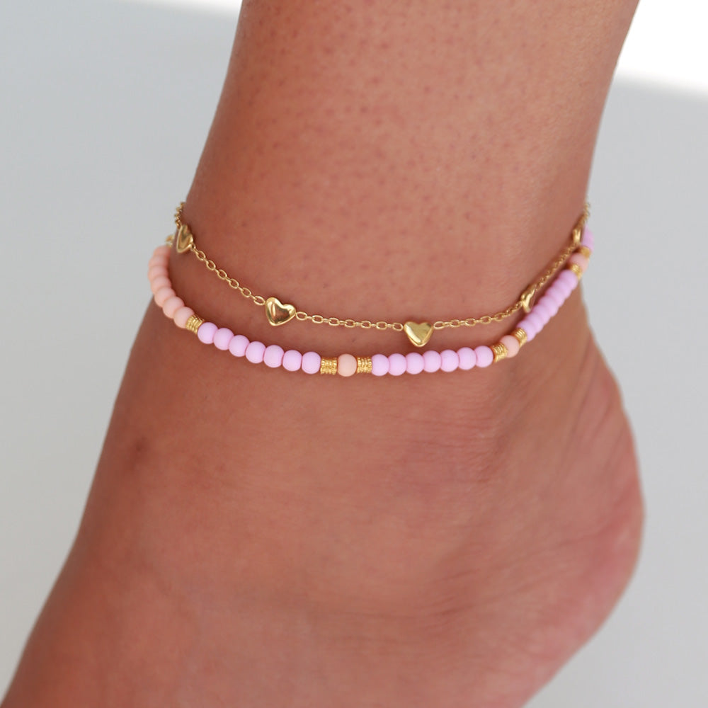 Bracelet de cheville en or avec petits coeurs