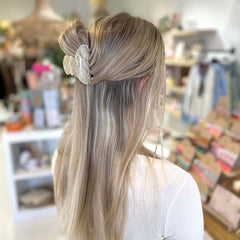 Hair clip pearl cream