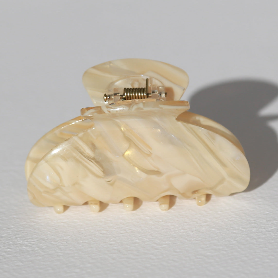 Hair clip pearl cream