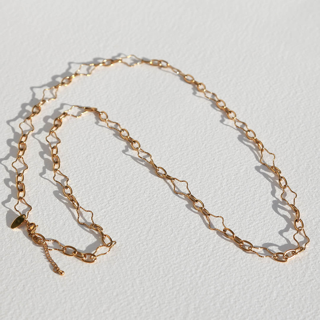 Lange goldene Kleeblattkette