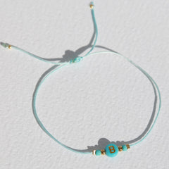 Individuell gestaltetes Armband mit Initialen blau