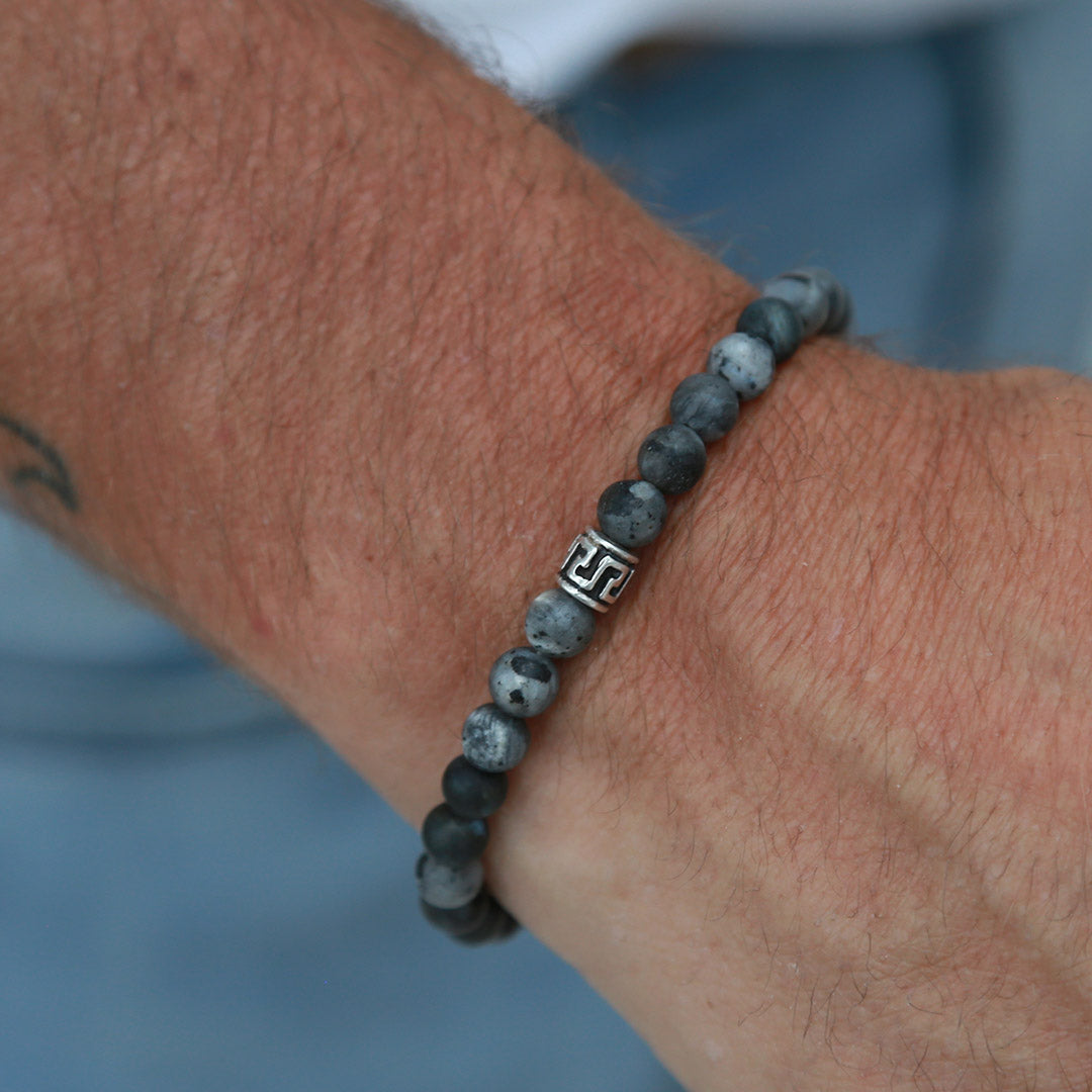 Brazalete de piedra gris para hombre