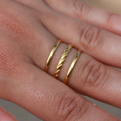Goldener Ring gedrehte Linie