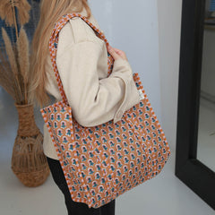 Bolso de hombro con estampado de bloques Indian marrón