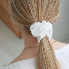 Chouchou brodé blanc