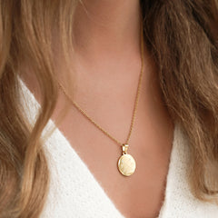 Gegraveerde ketting goud - double arrow & 4 initials