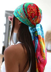 Pañuelo de satén estilo bandana con estampado barroco oceánico