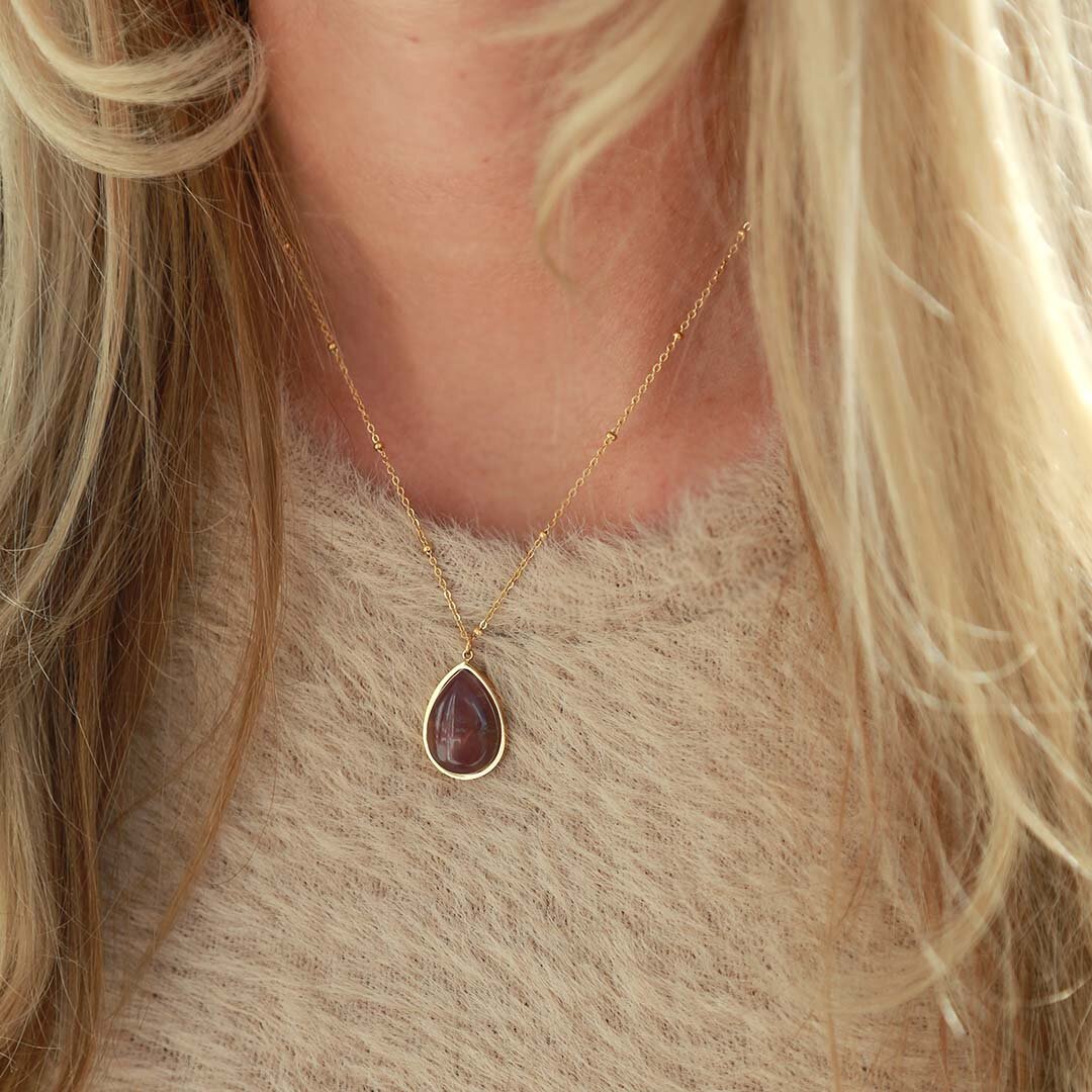 Gold necklace gemstone sapphire