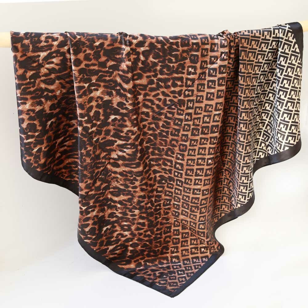 Foulard bandana en satin leopard print